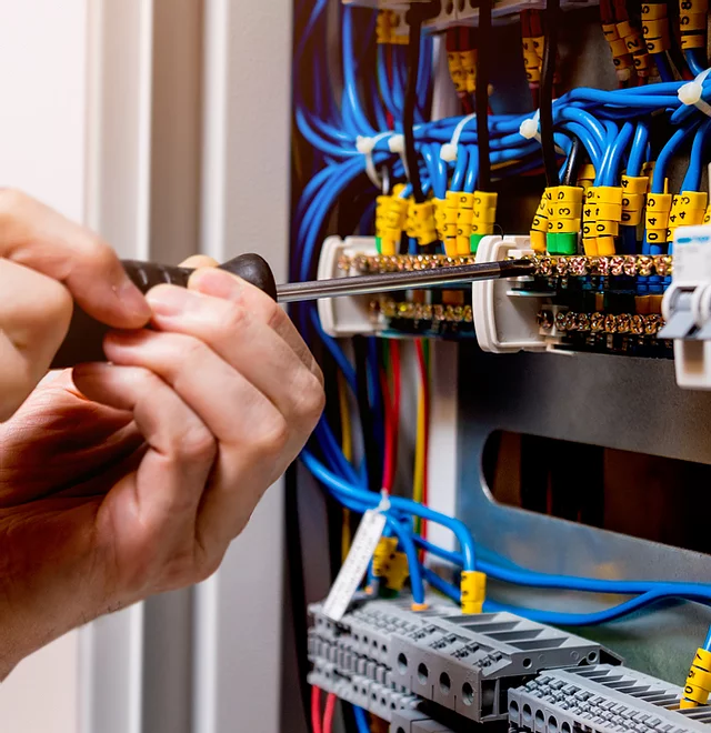 أعمال تمديد الأسلاك